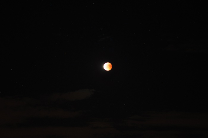 Mond verläßt den Schatten der Erde